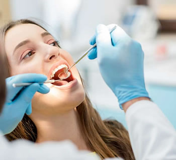 αφαίρεση οδοντικής πλάκας και πέτρας,γιάλισμα των δοντιών